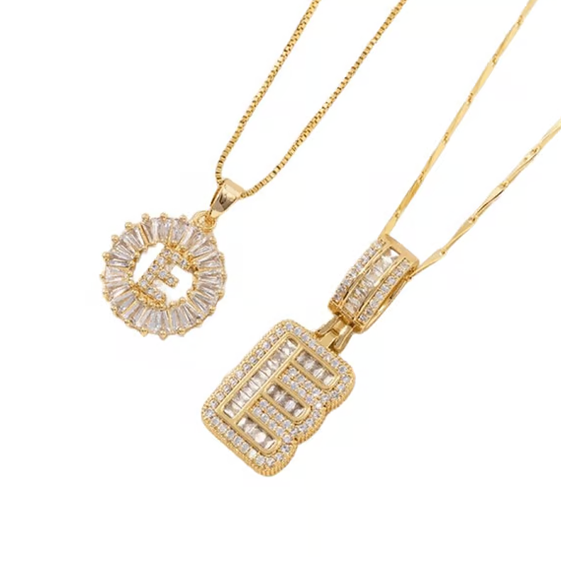 Kultainen Alphabet-riipus kaulakoru