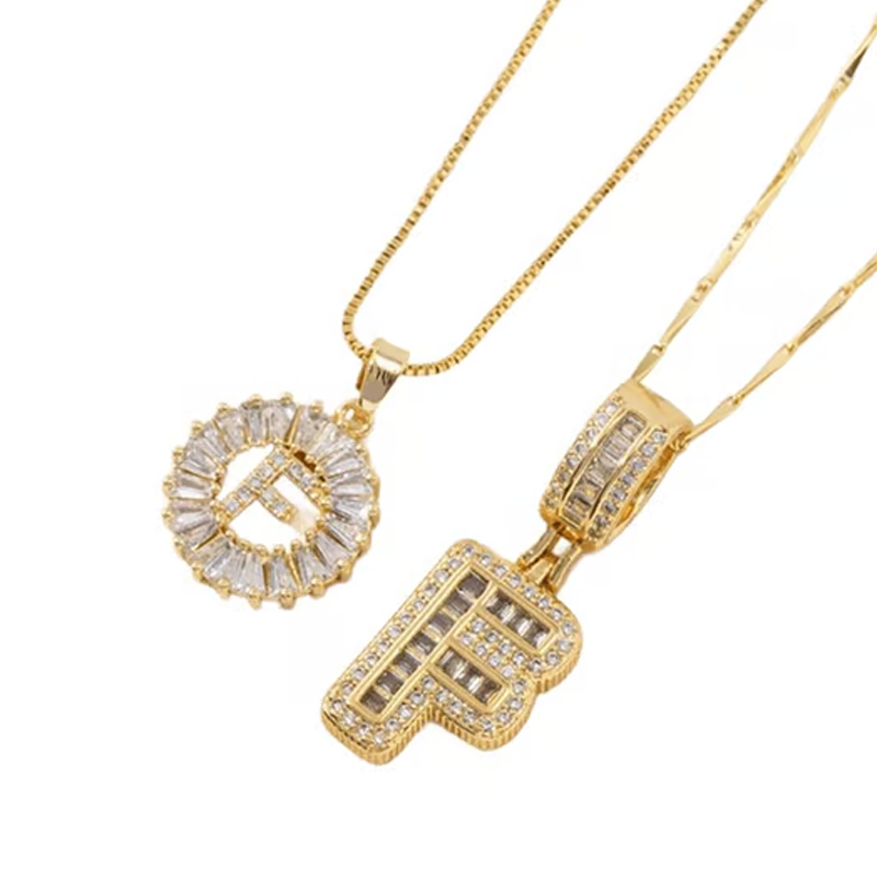 Kultainen Alphabet-riipus kaulakoru