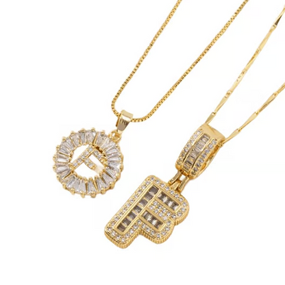 Kultainen Alphabet-riipus kaulakoru