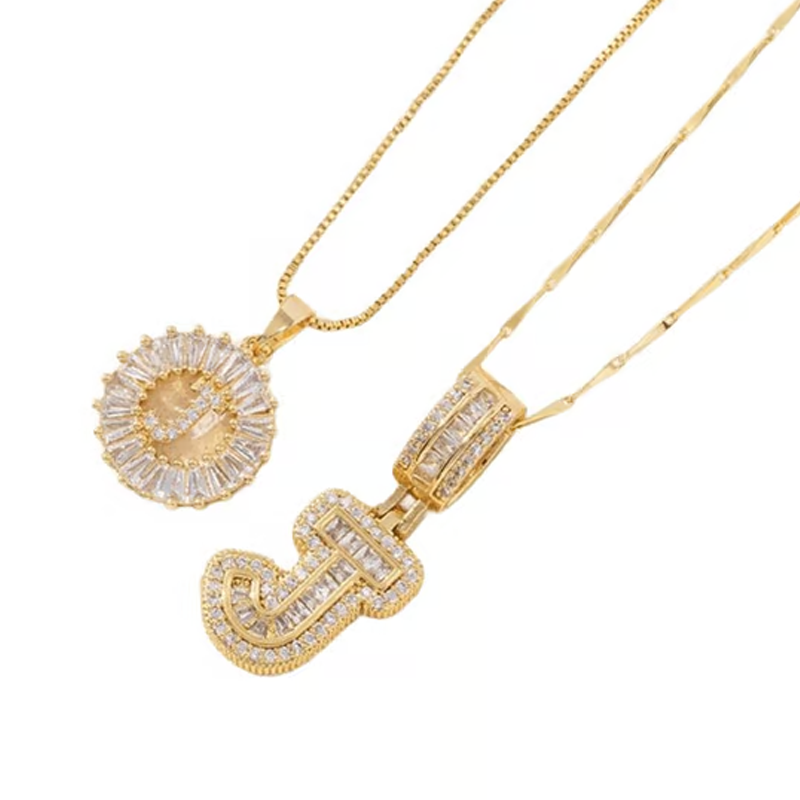 Kultainen Alphabet-riipus kaulakoru