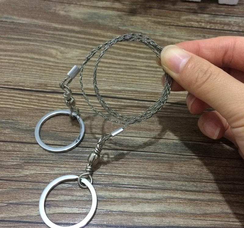 Ulkona käytettävä vaijerisaha: välttämätön selviytymistyökalu