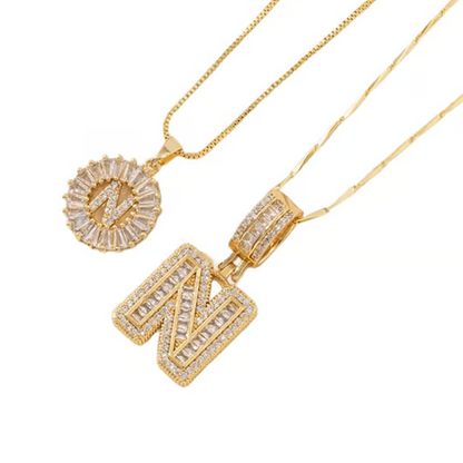 Kultainen Alphabet-riipus kaulakoru