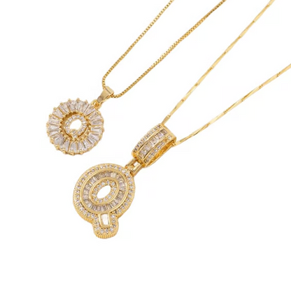 Kultainen Alphabet-riipus kaulakoru