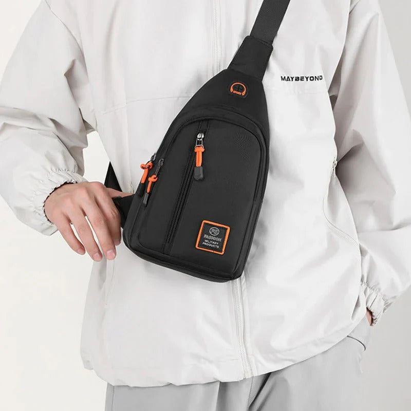 Vedenpitävä crossbody-laukku useilla taskuilla