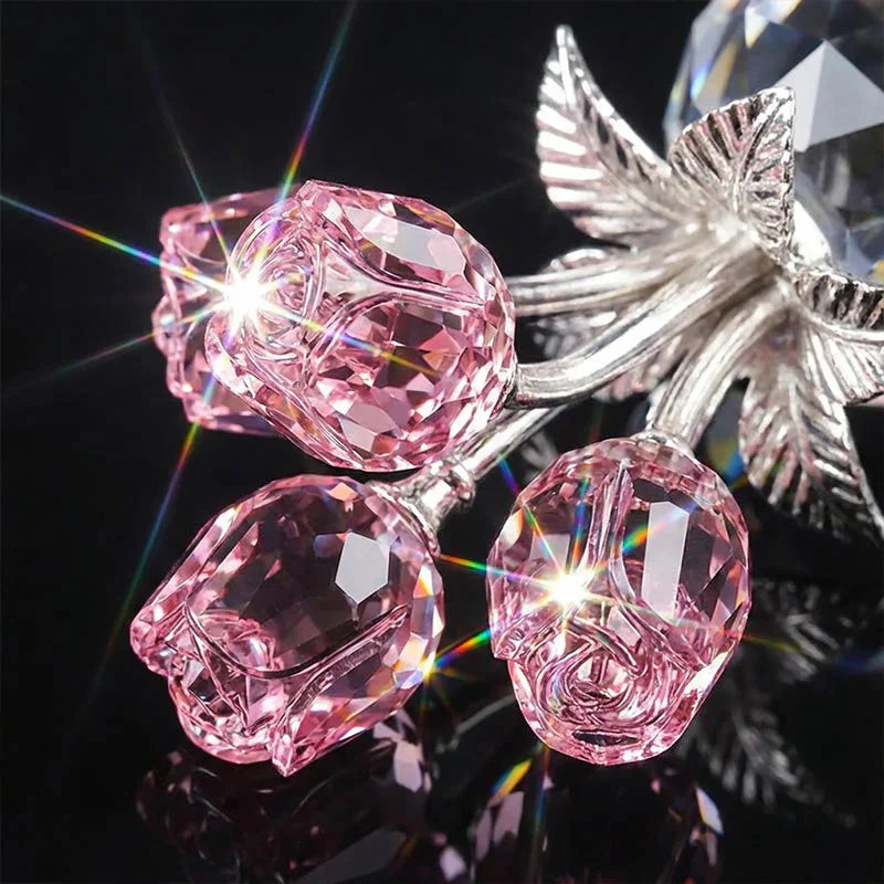 Värikäs kristalliruusu-keräilyfiguuri maljakolla