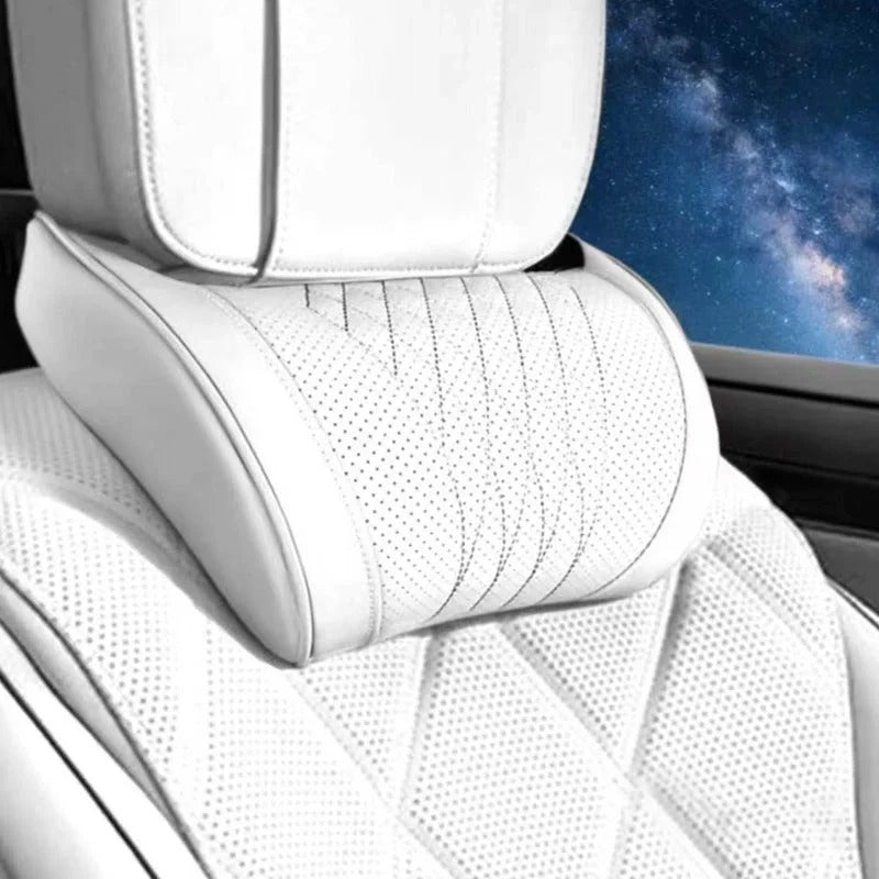 Universaali memory foam -niskatyyny autoon
