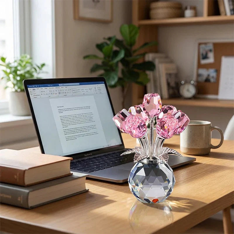 Värikäs kristalliruusu-keräilyfiguuri maljakolla