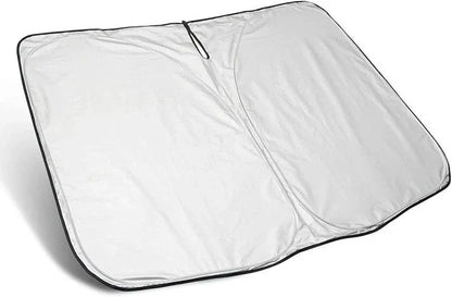Premium-auton aurinkosuoja logolla